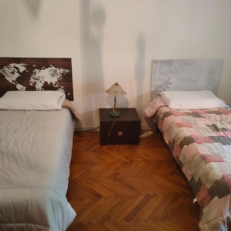 Casa - House Xavier Una Casa Famigliare , Dame Entra Solo Chi A Un Bel Cuore , Non'E Il L'Intero Alloggio Solo Stanze E Bagno Turim Exterior foto