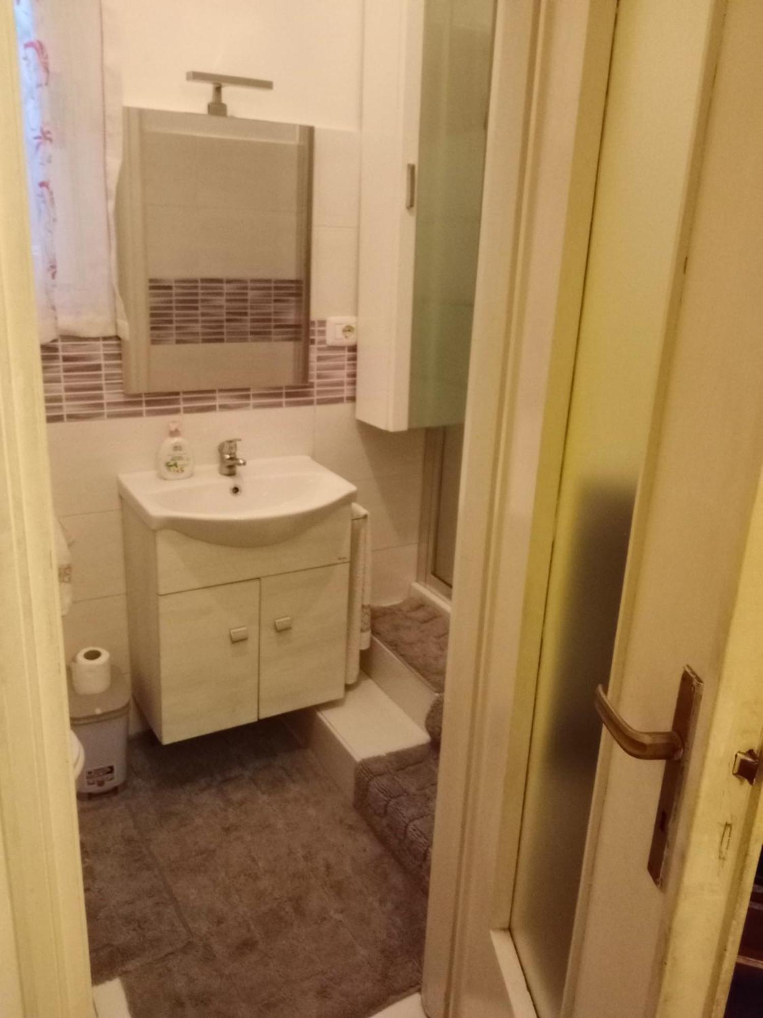 Casa - House Xavier Una Casa Famigliare , Dame Entra Solo Chi A Un Bel Cuore , Non'E Il L'Intero Alloggio Solo Stanze E Bagno Turim Exterior foto